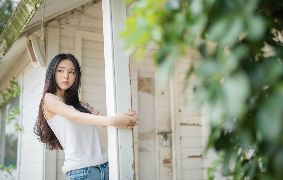 “诸位，刘璋虽然有过，但终究与诸位君臣一场，如今益州已降，我也说过，往日一切，既往不咎。”庞统沉声道。